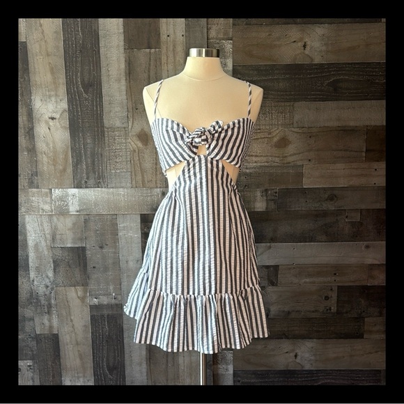 NWT! Cupshe blue white striped cutout dress medium boho chic retro coastal - Picture 1 of 12